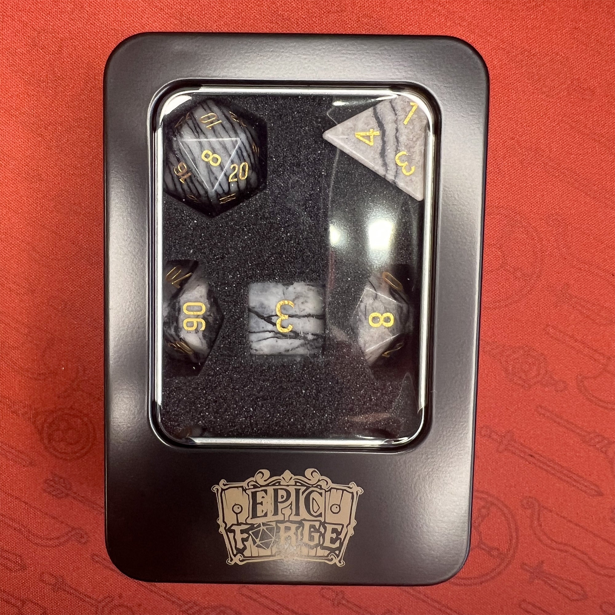 EPIC FORGE Semi Precious Stone Dice - Set of 7 dice with metal box- Natural- Internet Jasper grey - Disponibile in 2/3 giorni lavorativi Trade Invaders