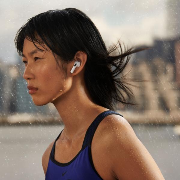 Apple Auricolari AirPods 3 2022 + Custodia Ric.Lightning MPNY3TY/A - Disponibile in 2-3 giorni lavorativi