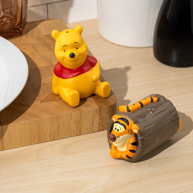 PALADONE - Winnie And Tigger Salt and Pepper Shakers Paladone