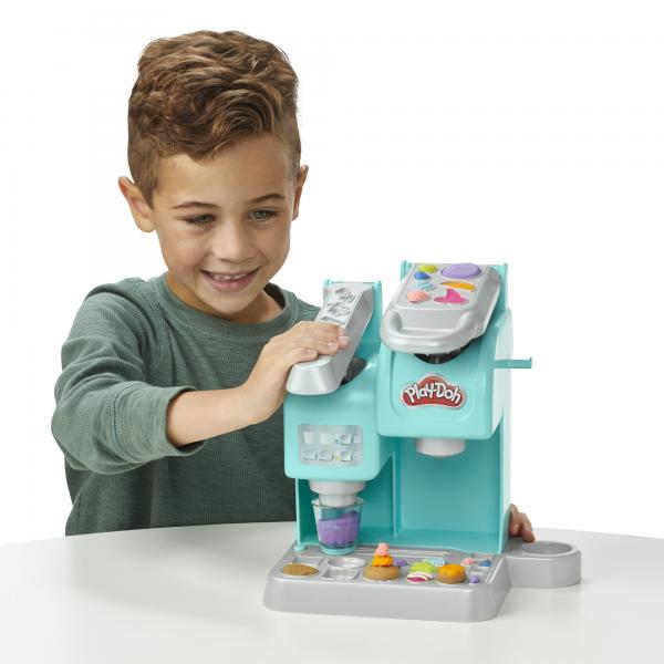 La Caffetteria Super Colorata di Play-Doh, playset con 20 accessori e 8 vasetti di pasta modellabile atossica, per bambini dai 3 anni in su - Disponibile in 3-4 giorni lavorativi
