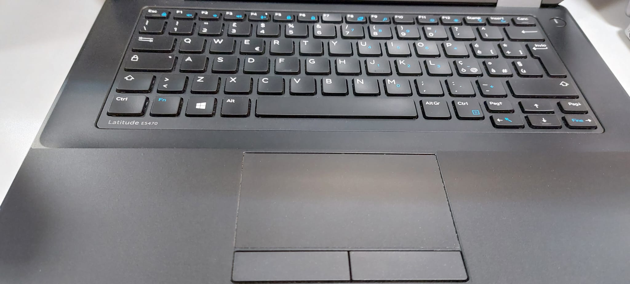 Notebook ricondizionato Dell Latitude E5470 - Processore: i5 - 6300U - Ram: 8 GB - Archiviazione: 240 SSD - 14" - Windows 10 - Grado A - Garanzia 1 anno