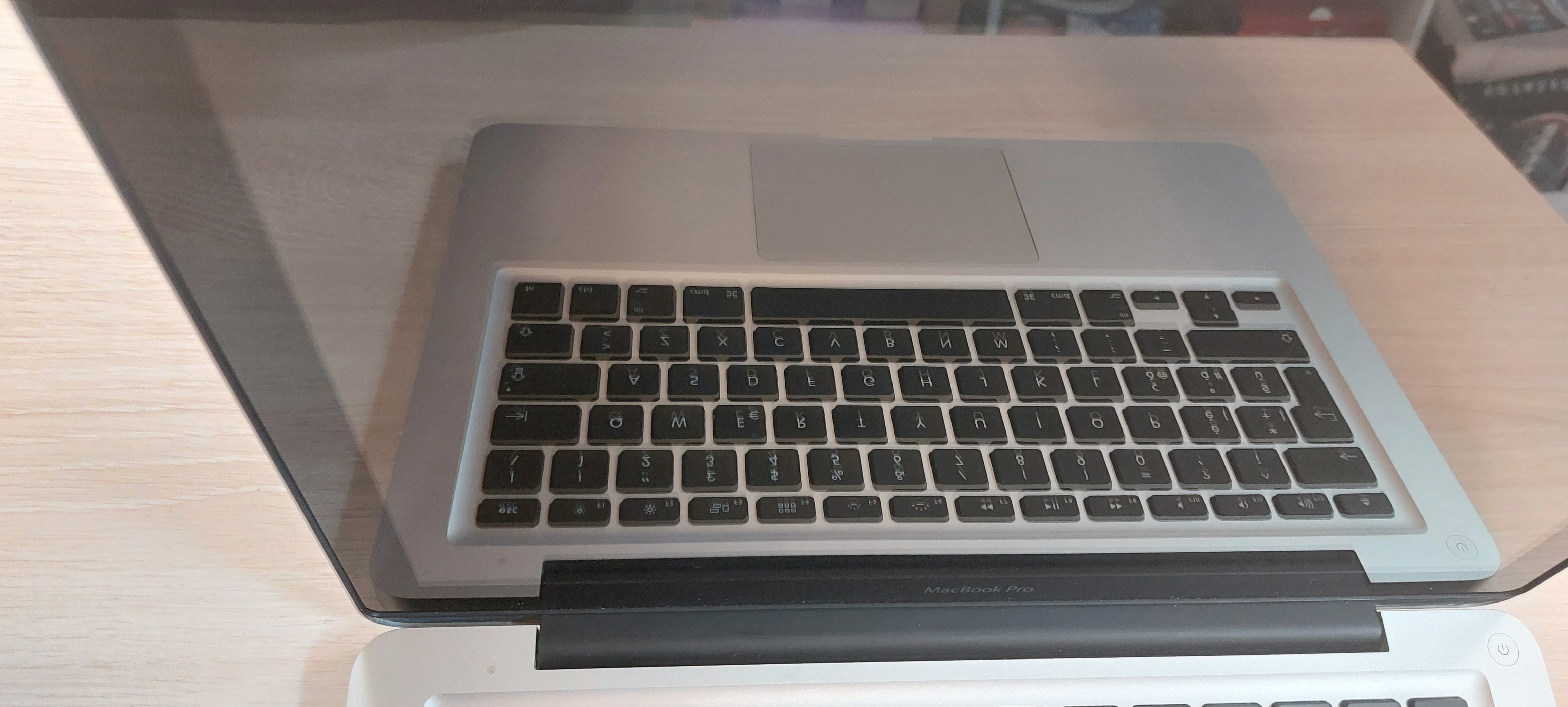 Notebook ricondizionato GRADO A MacBook Pro - Processore: i5 Dual Core 3210 M - Ram: 4 GB 1600 Mhz - 13" - Unità ottica - Garanzia 1 anno