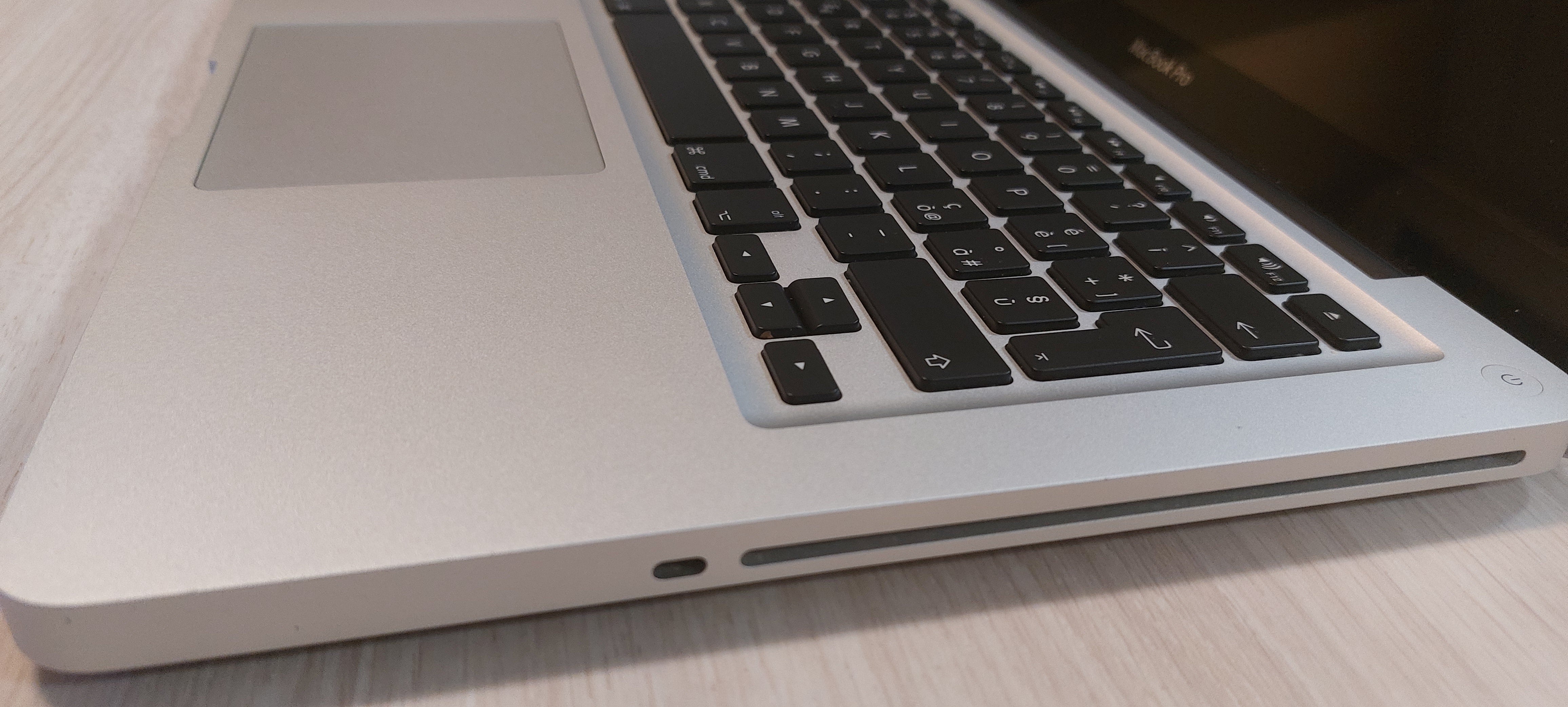 Notebook ricondizionato GRADO A MacBook Pro - Processore: i5 Dual Core 3210 M - Ram: 4 GB 1600 Mhz - 13" - Unità ottica - Garanzia 1 anno
