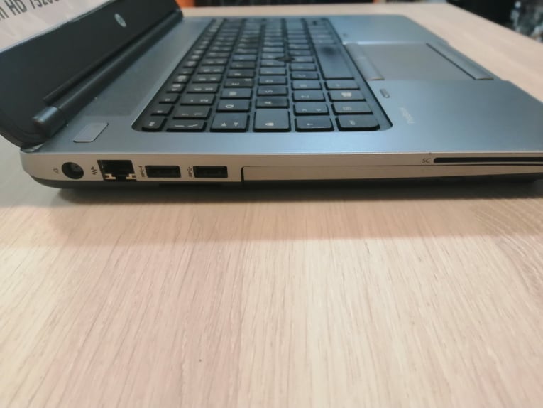 Notebook ricondizionato HP ProBook 645 G1 - Processore AMD A8-4500M - Ram: 4 GB - Archiviazione: 240 GB SSD - 14" - Garanzia 1 anno