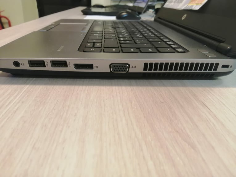 Notebook ricondizionato HP ProBook 645 G1 - Processore AMD A8-4500M - Ram: 4 GB - Archiviazione: 240 GB SSD - 14" - Garanzia 1 anno