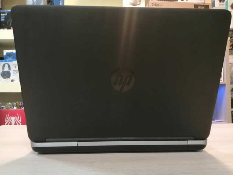 Notebook ricondizionato HP ProBook 645 G1 - Processore AMD A8-4500M - Ram: 4 GB - Archiviazione: 240 GB SSD - 14" - Garanzia 1 anno