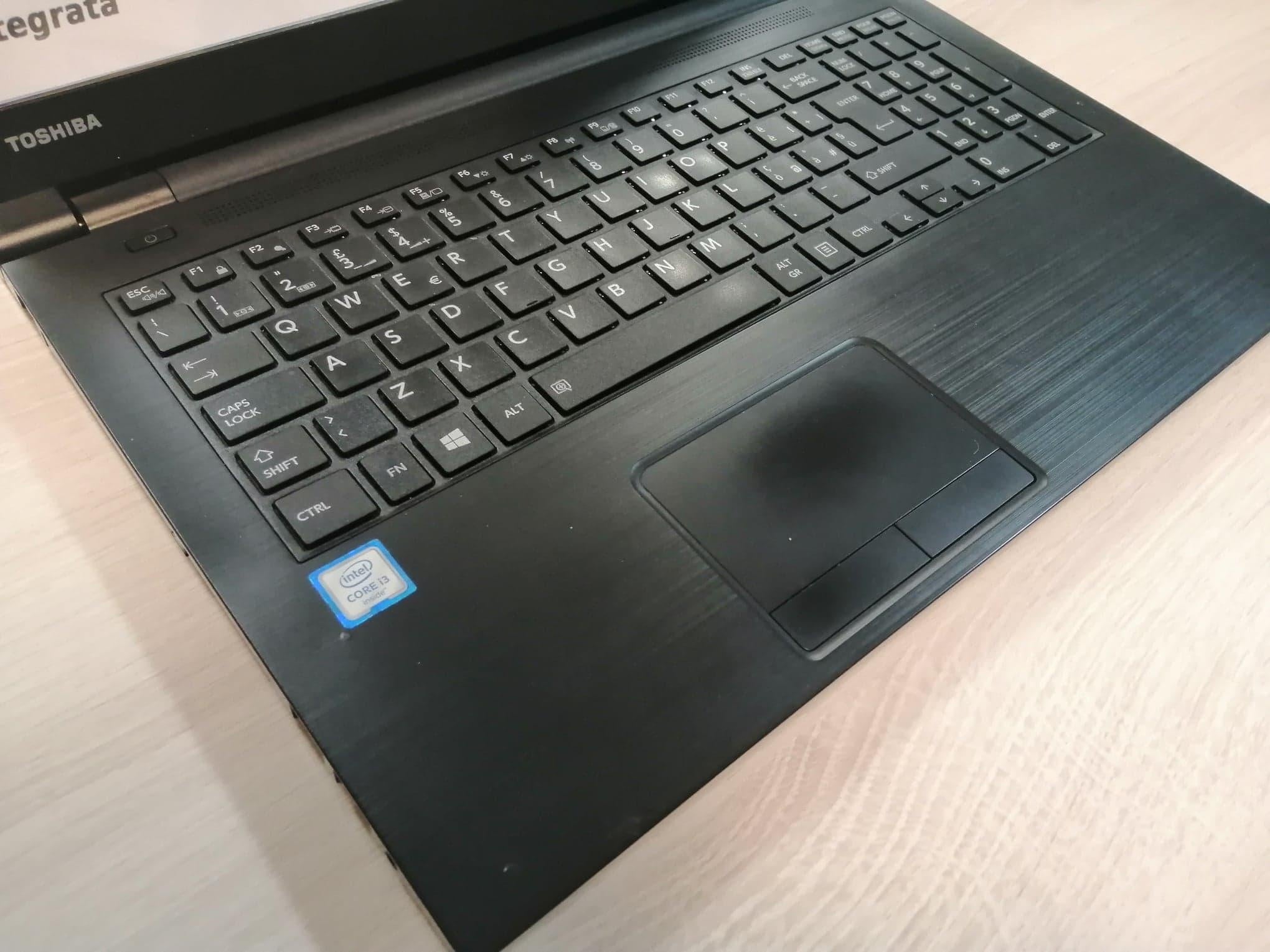Notebook ricondizionato Toshiba Satellite Pro L-50C - Processore: I3-6006U - Ram: 4 GB - Archiviazione 120 GB SSD - 15.6" - Garanzia 1 anno