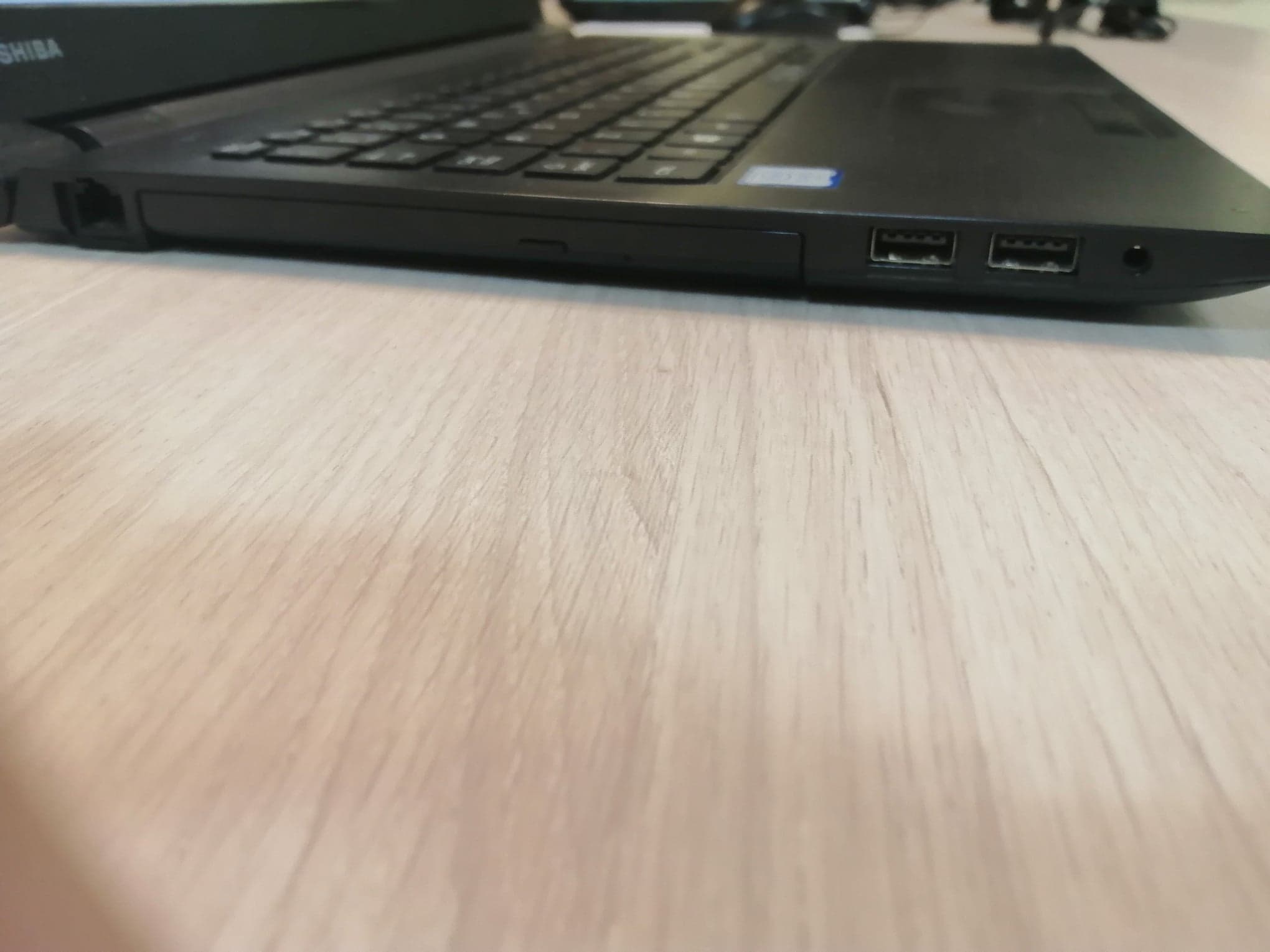 Notebook ricondizionato Toshiba Satellite Pro L-50C - Processore: I3-6006U - Ram: 4 GB - Archiviazione 120 GB SSD - 15.6" - Garanzia 1 anno